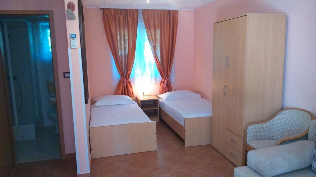 Apartament Rale *